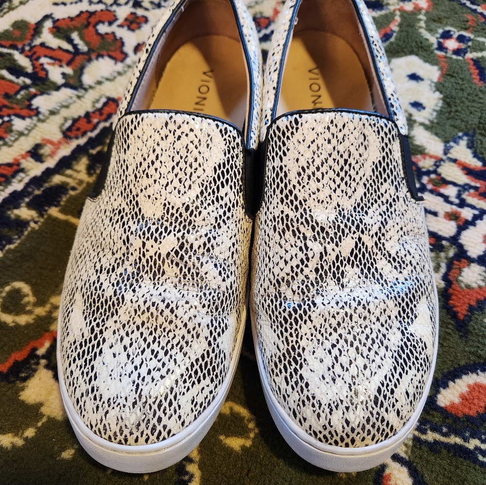 VIONIC Cream and Black Snake Slip-Ons Size 9 Excellent Condition
